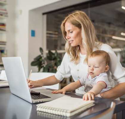 A Momepreneur's Guide To On-The-Go Beauty