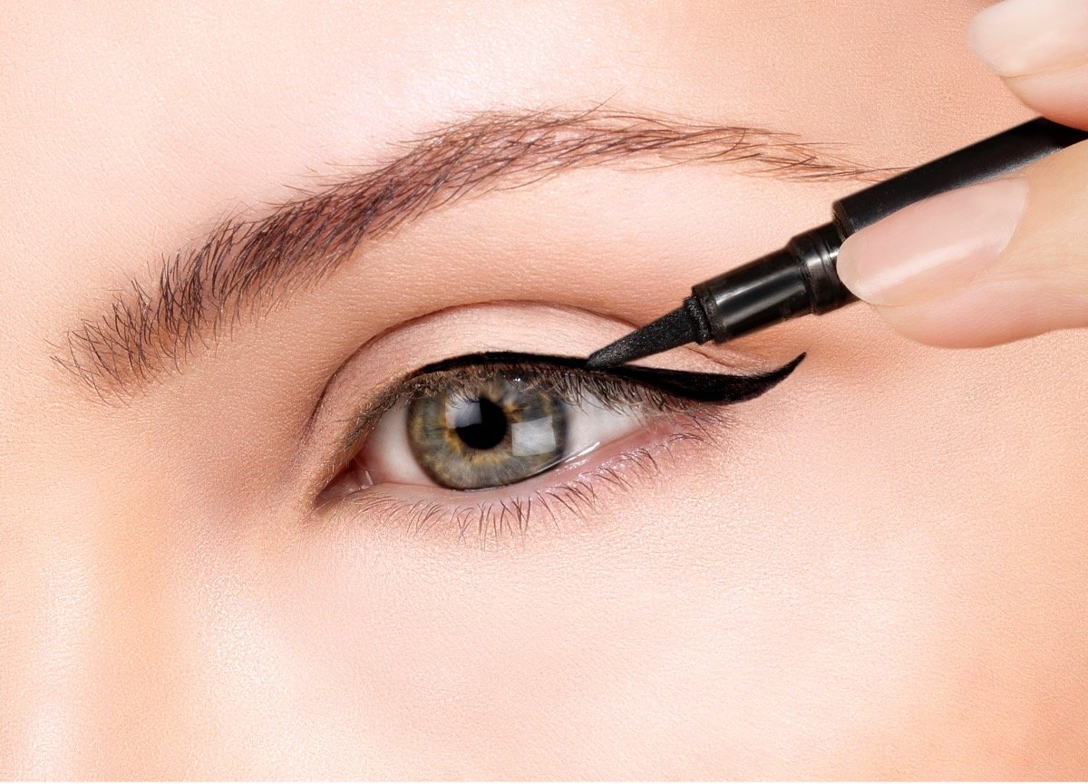 Tips for applying eyeliner